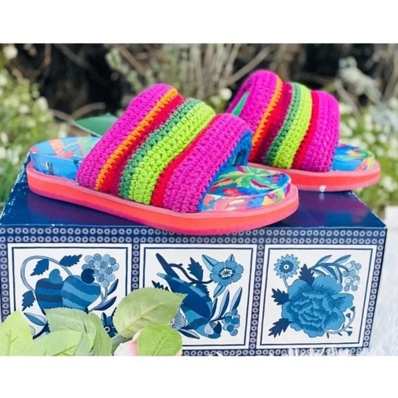 Farm Rio Blue Macaw Crochet Anatomic Slide Sandal - Picture 1 of 12